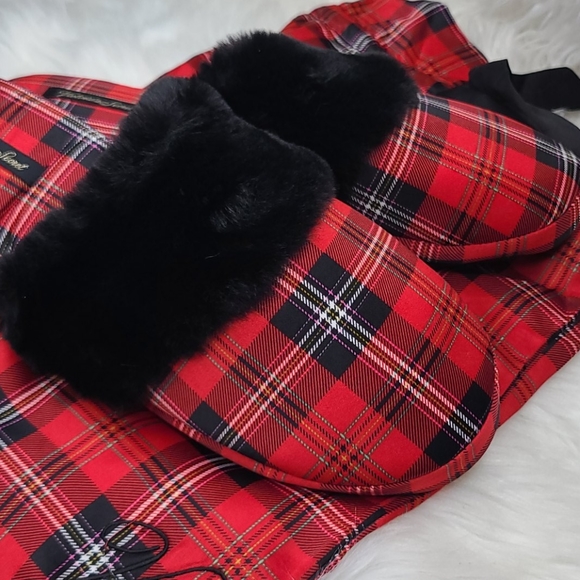 VICTORIA'S SECRET Signature Satin Slipper - Picture 8 of 11